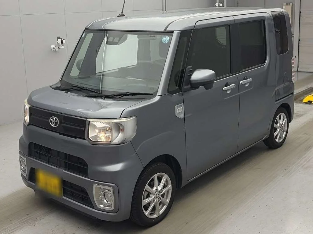 Toyota Pixis Mega LA700A 2021